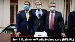 Петр Порошенко после первого заседания районного суда в Киеве, 17 января 2022 года