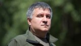 Экс-министр внутренних дел Украины Арсен Аваков: "Путин думает, что историю будет писать он"