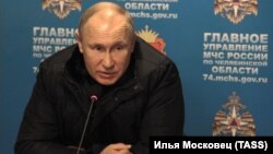 Владимир Путин в штабе МЧС по Челябинской области 31 декабря 2018